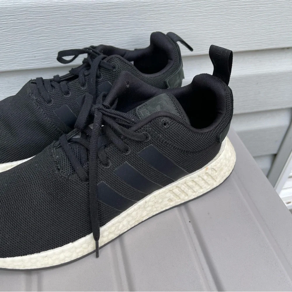 Adidas NMD R2 Core Black Sneakers Size 11.5 Men’s Lace Up Style White Outsole